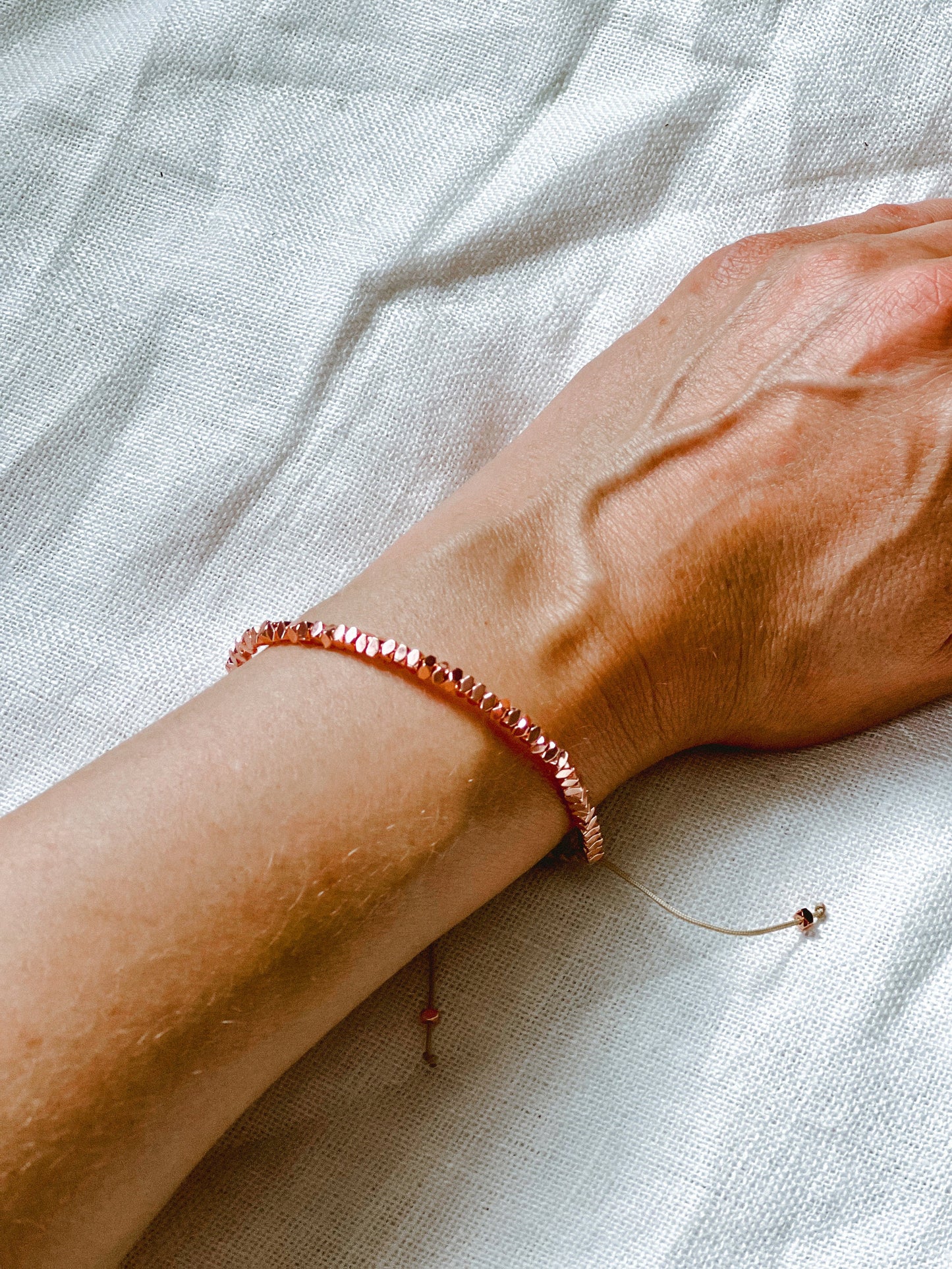 Zartrosa Hämatit-Armband – Eleganz & Energie in einem Schmuckstück