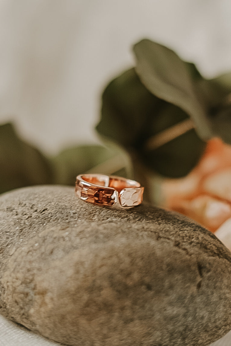 Ring aus reinem Kupfer mit Magnet-Therapie – hautfreundlich, langlebig & stressreduzierend.