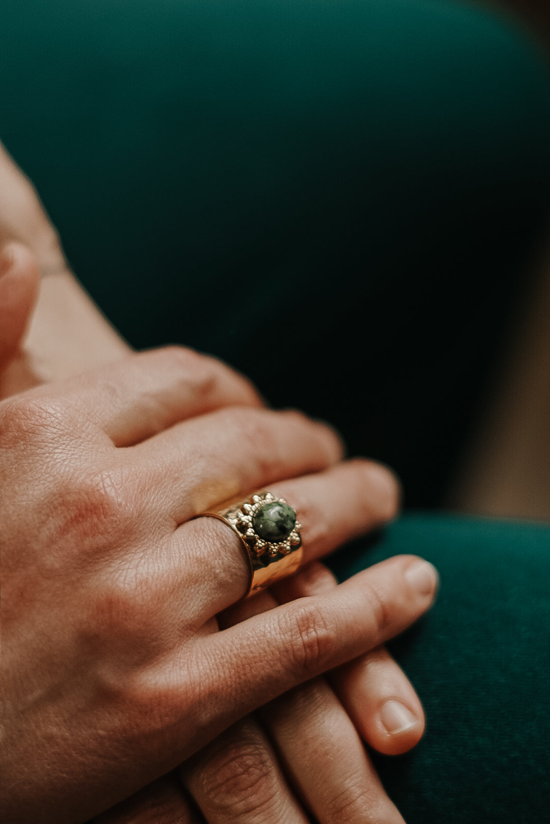 Boho-Glamour Schmuckring mit natürlichem Schmuckstein – verstellbares Design, retro-inspiriert, ideal als Geschenk für Frauen