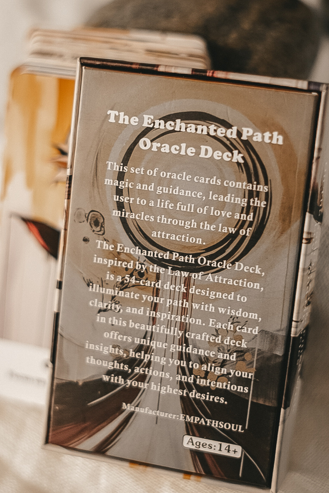 The Enchanted Path Oracle Deck mit mystischer Symbolik – inspiriert vom Gesetz der Anziehung für Klarheit und Transformation.