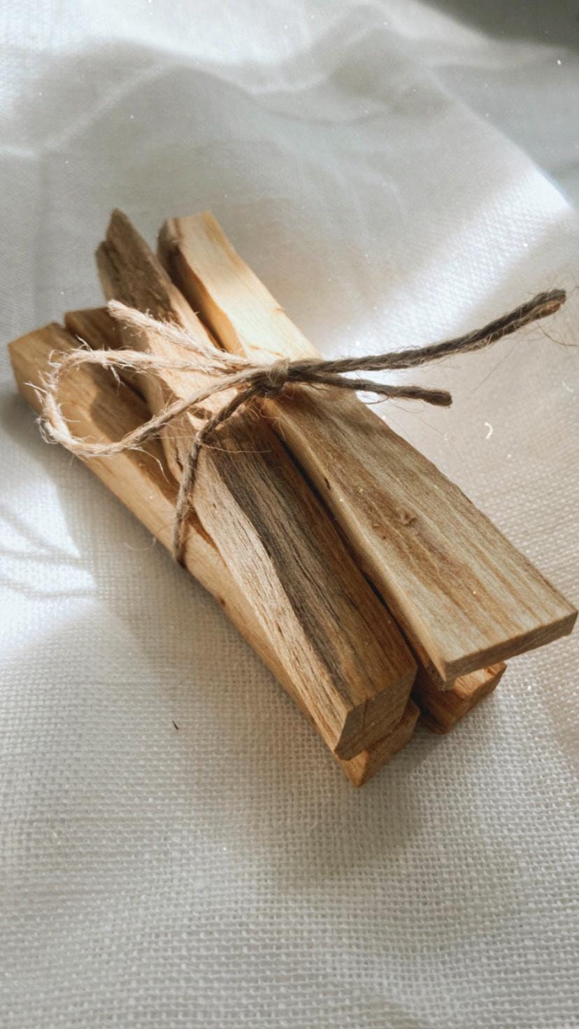 Palo Santo Holzbündel für spirituelle Reinigung – beruhigender Duft, handlich für unterwegs & Zuhause. Kraftvolle Energiequelle für dein Räucherritual.
