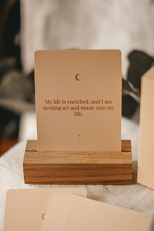 Affirmationskarten Set mit Holzständer – 54 inspirierende Karten für Achtsamkeit, Selbstvertrauen und mentale Stärke