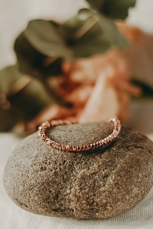 Zartrosa Hämatit-Armband – zartes Schmuckstück mit heilender Energie für Balance, Entgiftung und Regeneration