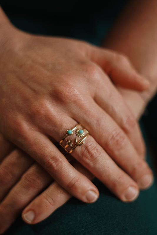 Verstellbarer Ring mit türkisfarbenem Stein – inspiriert von Sonne, Mond und Sternen